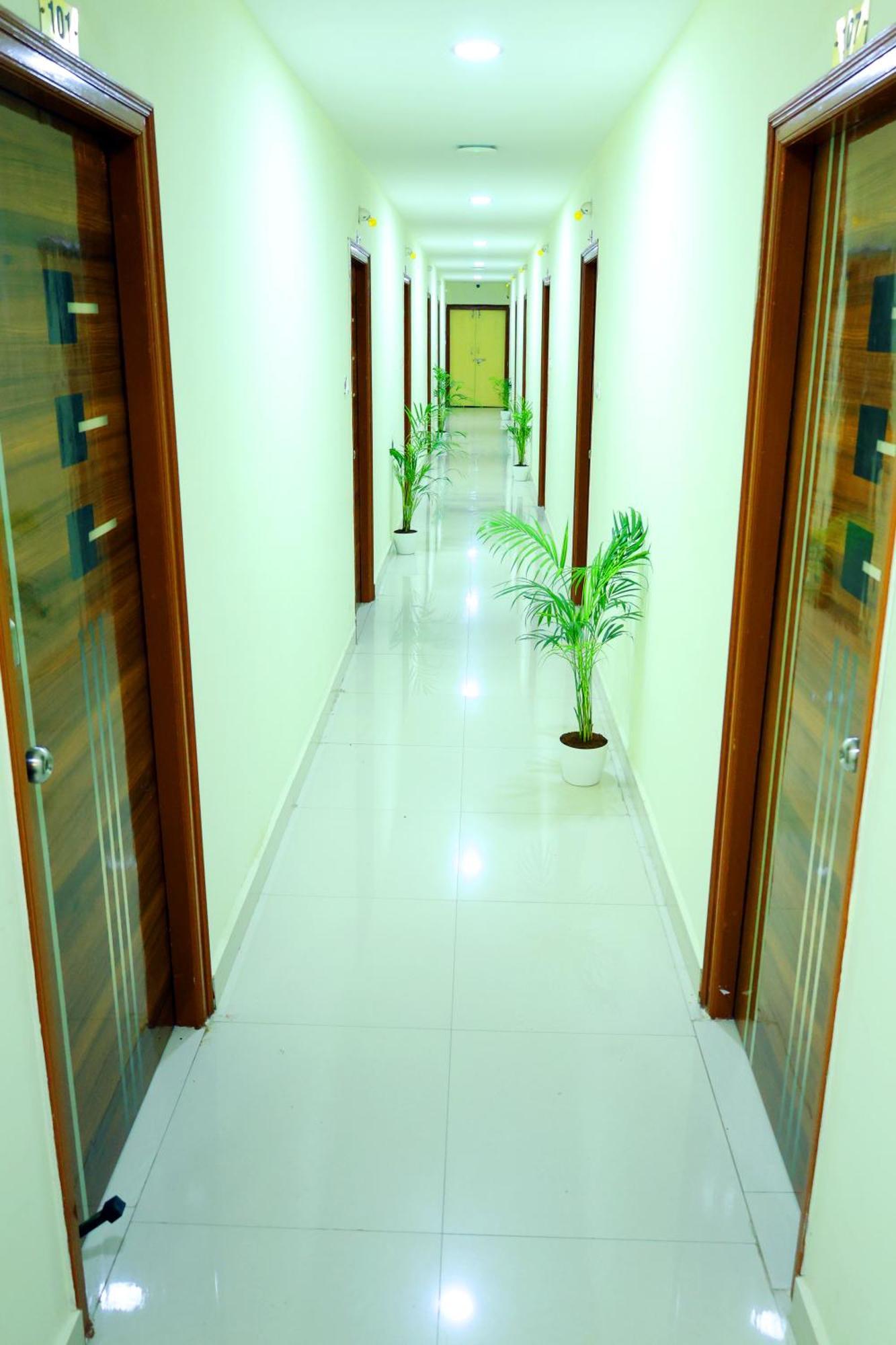 Sri Nilayam Inn Tirupati Exteriör bild